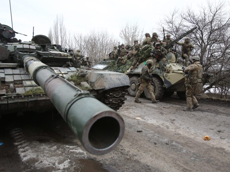 Ukrainian servicemen get ready to repel an attack in Ukraine's Lugansk region on February 24, 2022.