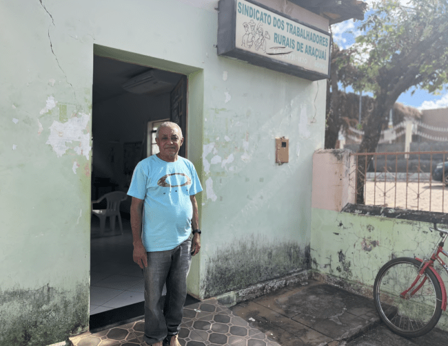 Antonio Gomes at the headquarters of the Union of Rural Workers. Gomes is the Araçuaí union’s Political Director. Photo by Sam Klein-Markman.